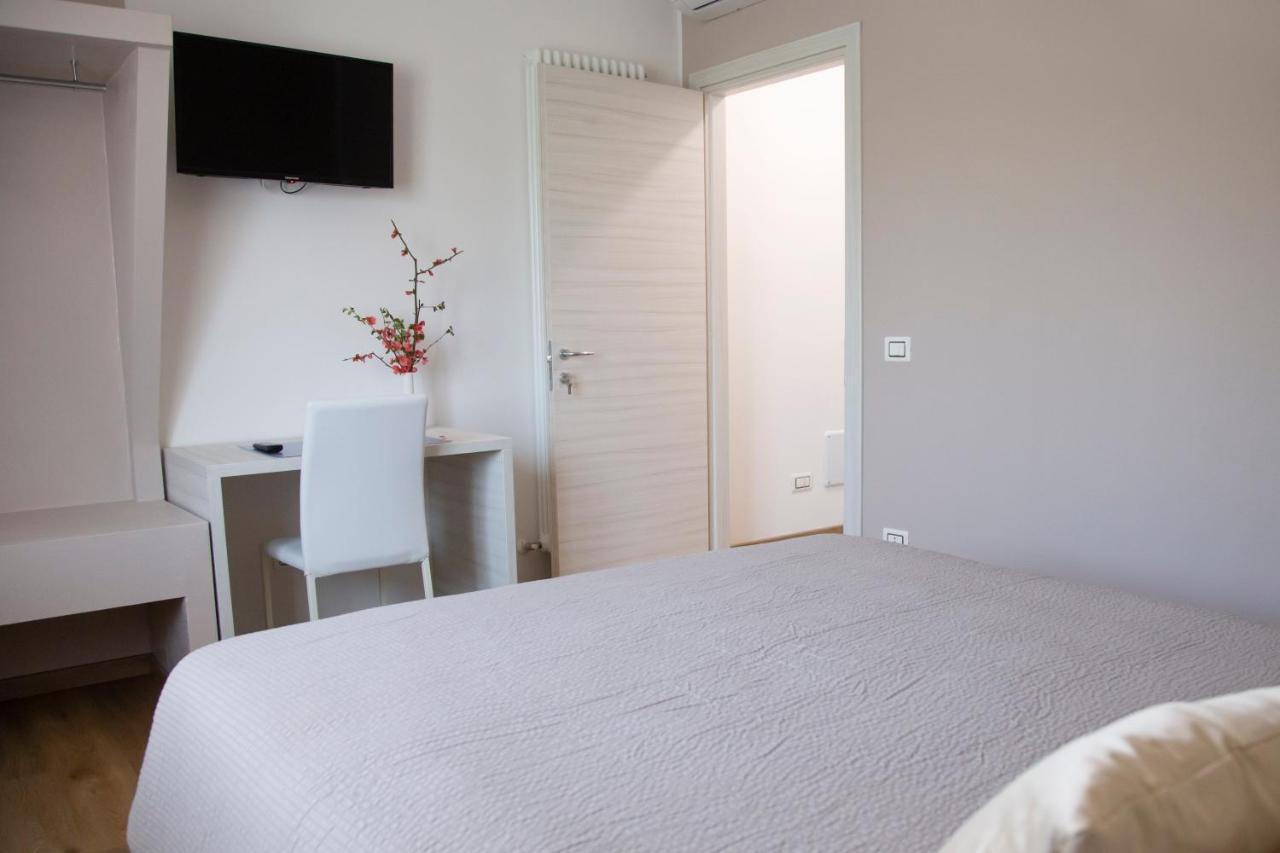 B&B Stellanova San Donnino della Nizzola ภายนอก รูปภาพ